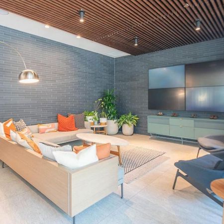 Stylish 1Bd - Pool, Gym, Parking, W-D - Sleeps 4 Apartment Tempe Exterior photo