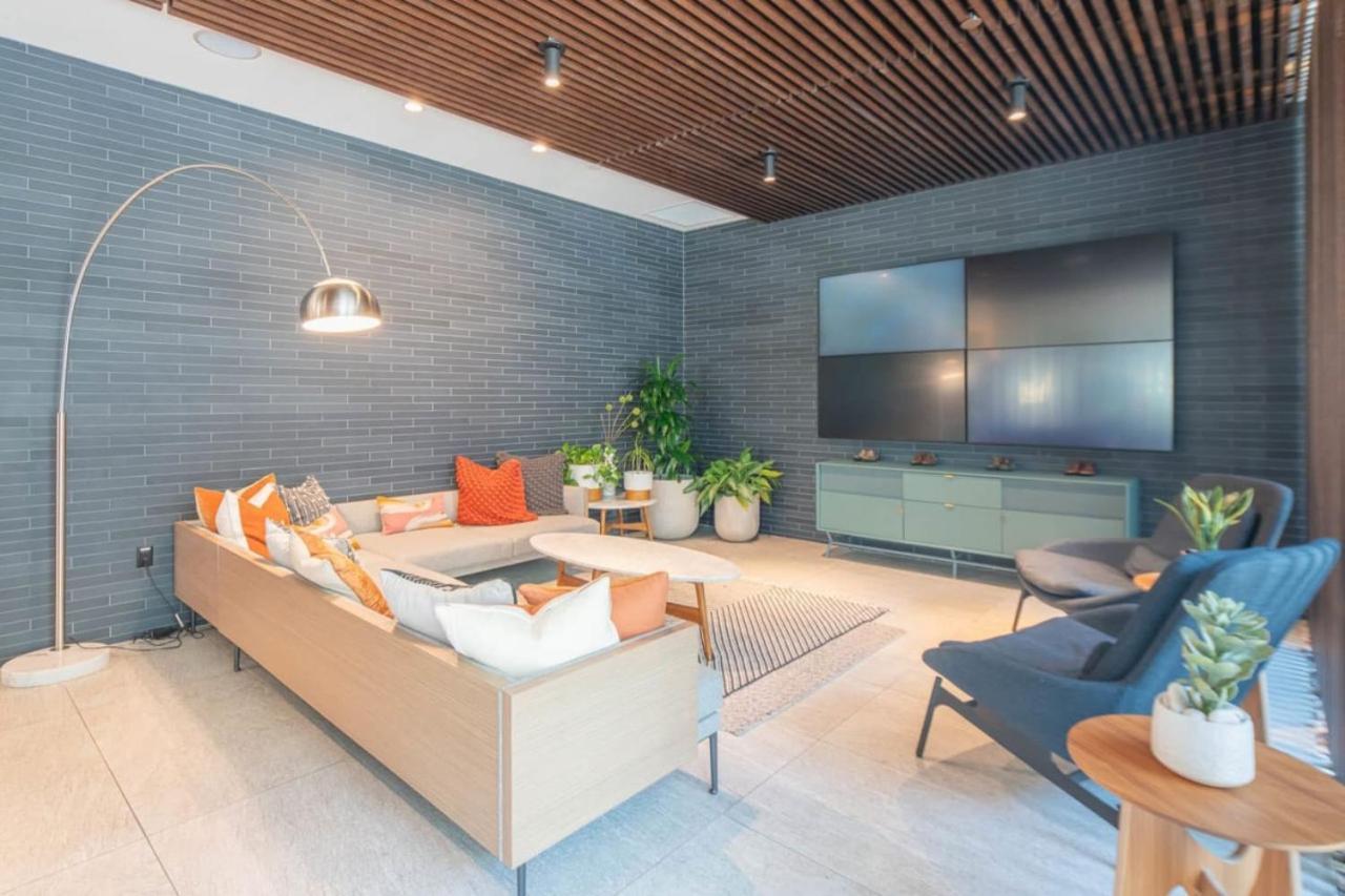 Stylish 1Bd - Pool, Gym, Parking, W-D - Sleeps 4 Apartment Tempe Exterior photo