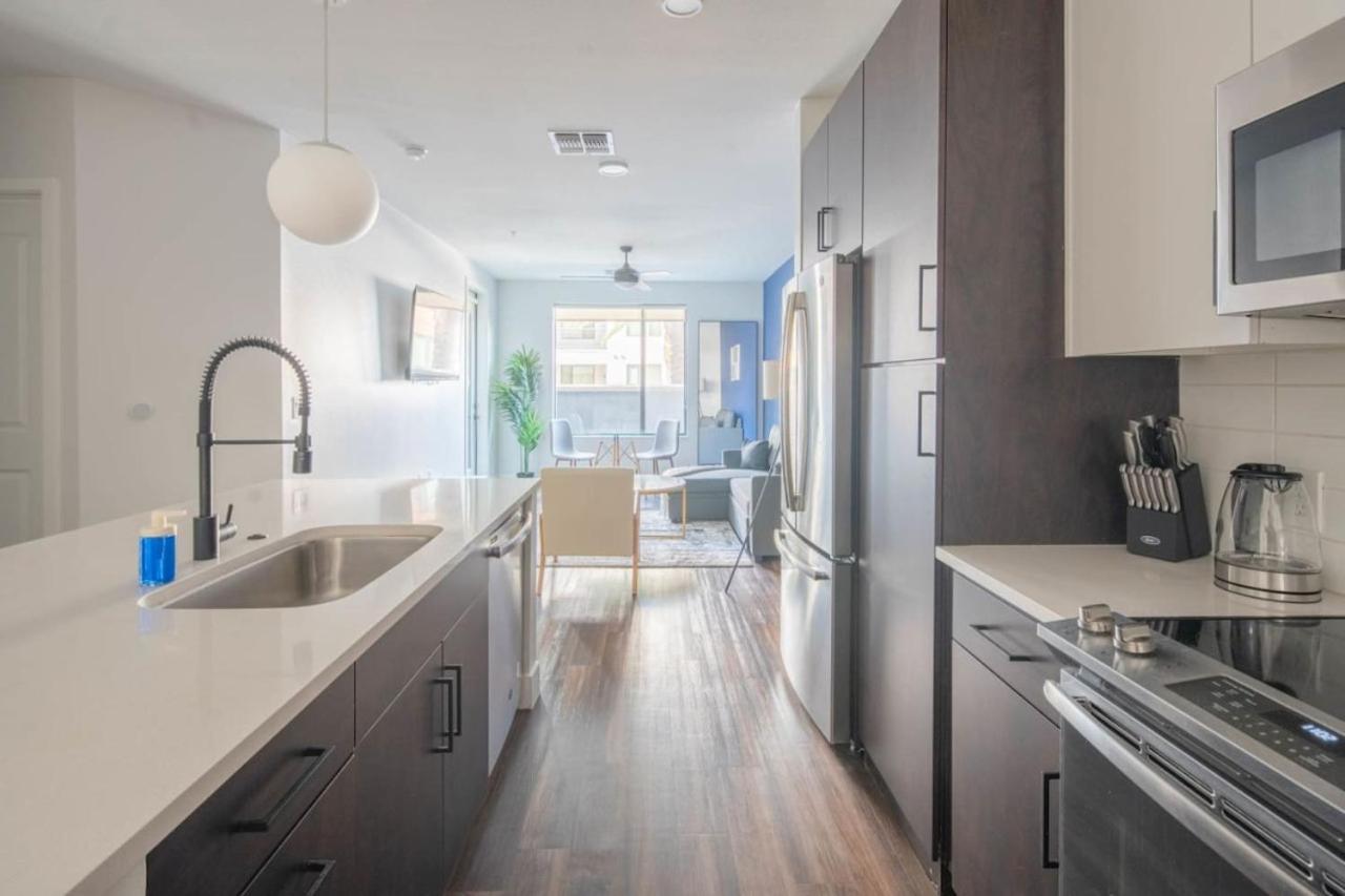 Stylish 1Bd - Pool, Gym, Parking, W-D - Sleeps 4 Apartment Tempe Exterior photo