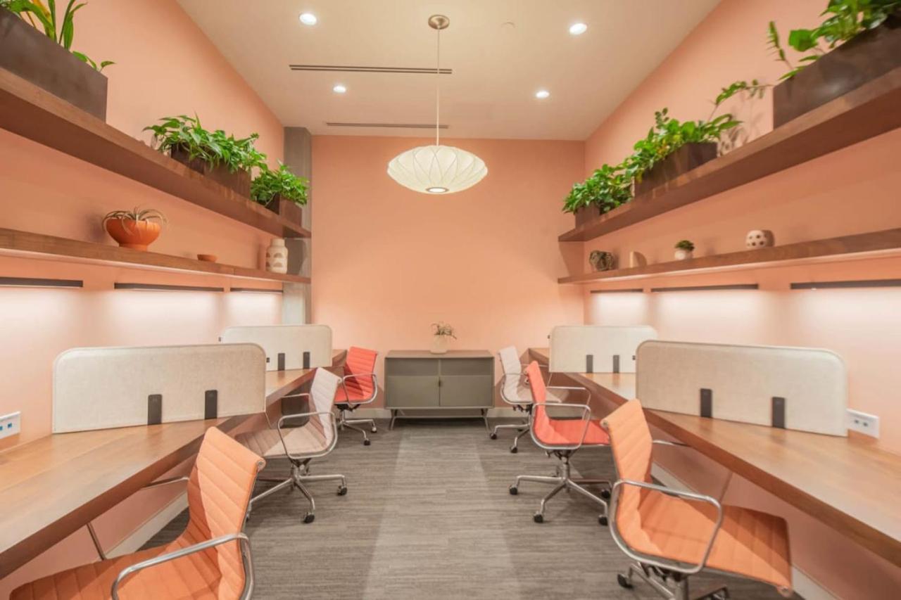 Stylish 1Bd - Pool, Gym, Parking, W-D - Sleeps 4 Apartment Tempe Exterior photo