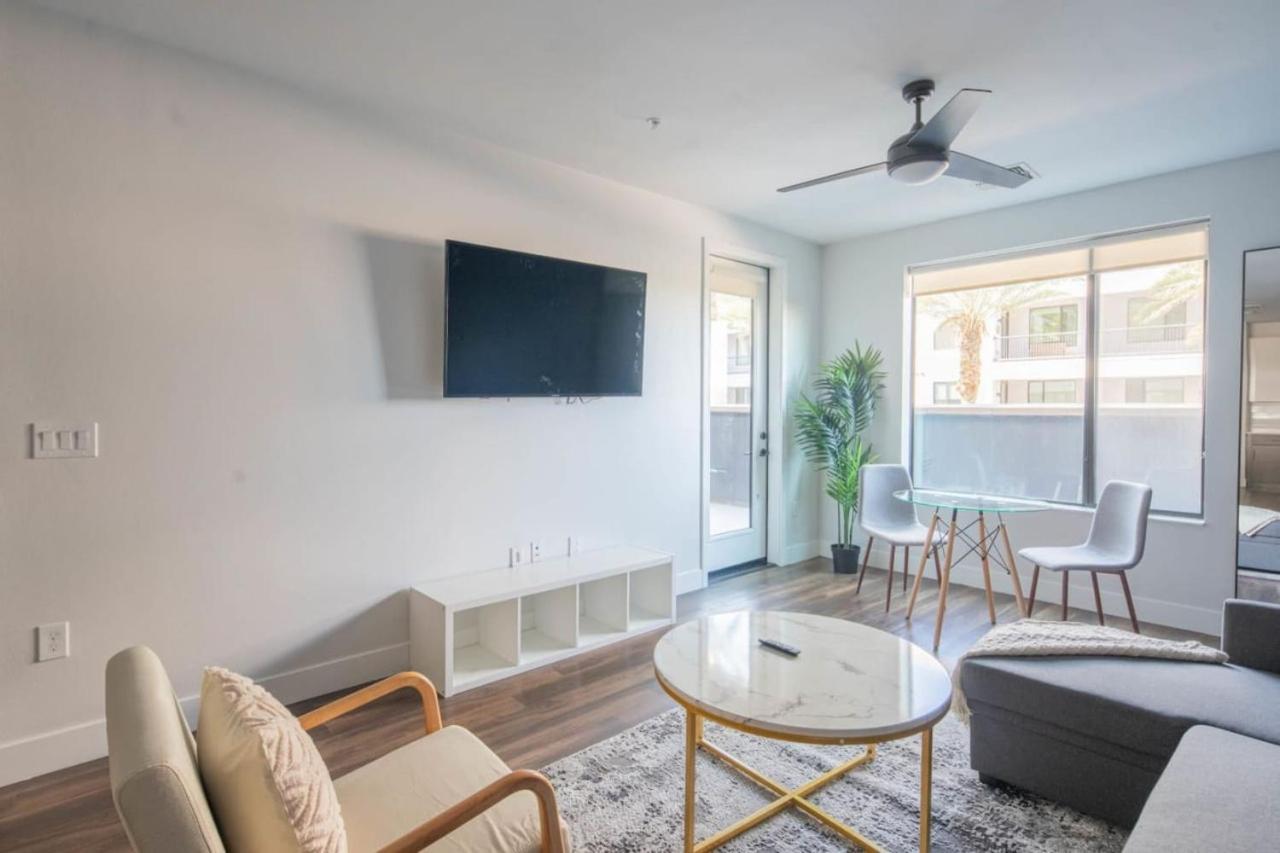 Stylish 1Bd - Pool, Gym, Parking, W-D - Sleeps 4 Apartment Tempe Exterior photo