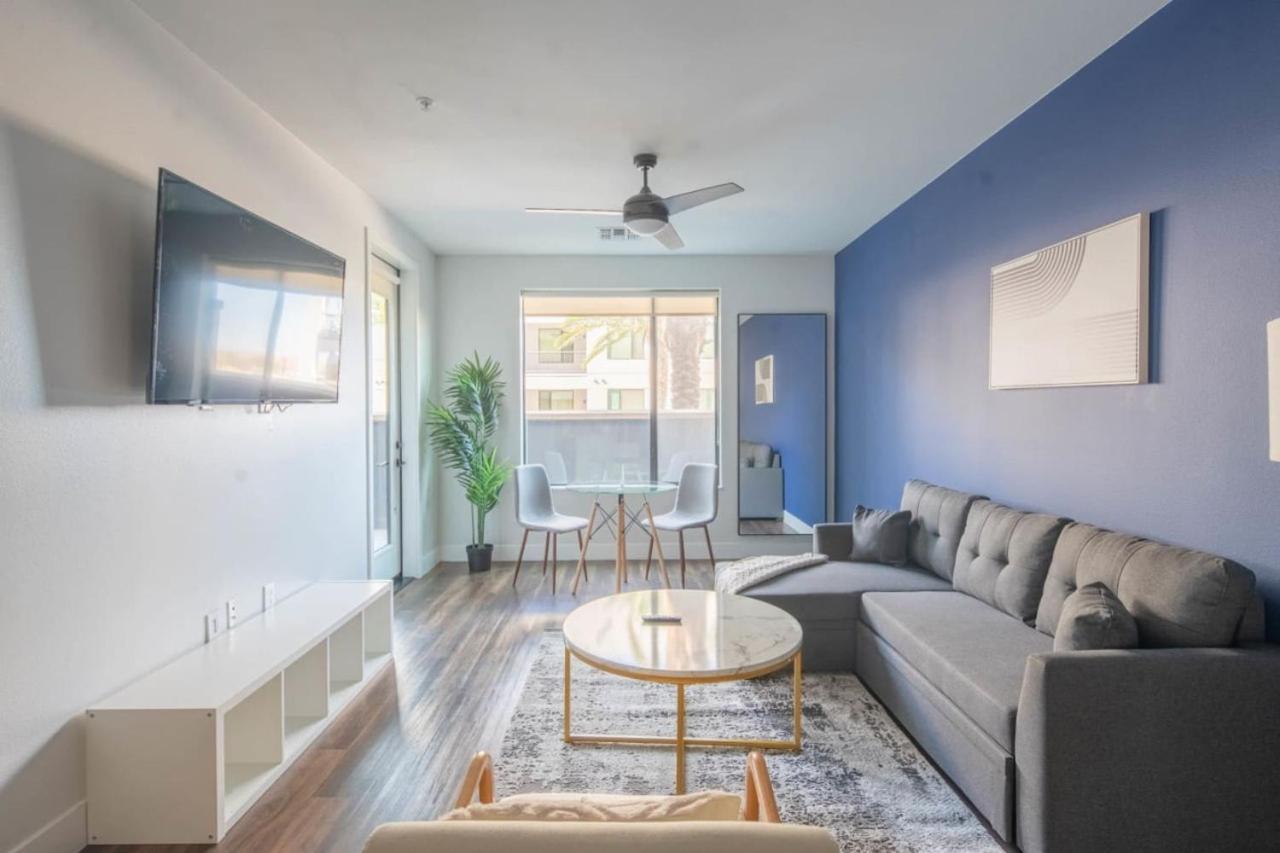 Stylish 1Bd - Pool, Gym, Parking, W-D - Sleeps 4 Apartment Tempe Exterior photo