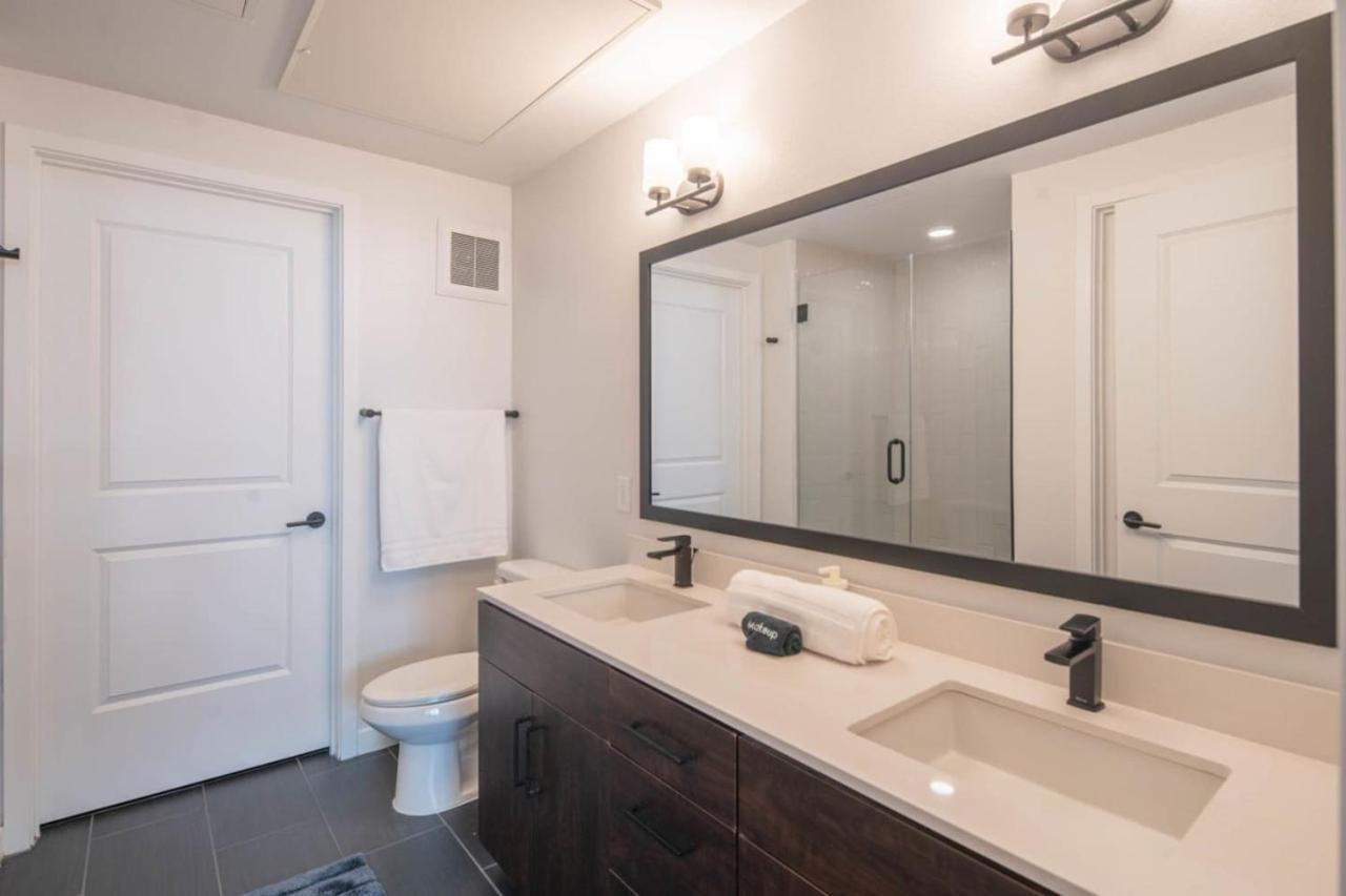 Stylish 1Bd - Pool, Gym, Parking, W-D - Sleeps 4 Apartment Tempe Exterior photo