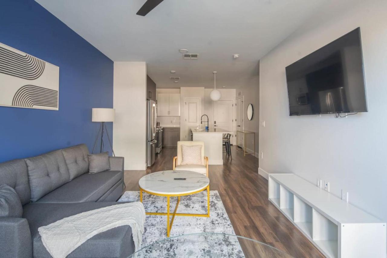 Stylish 1Bd - Pool, Gym, Parking, W-D - Sleeps 4 Apartment Tempe Exterior photo