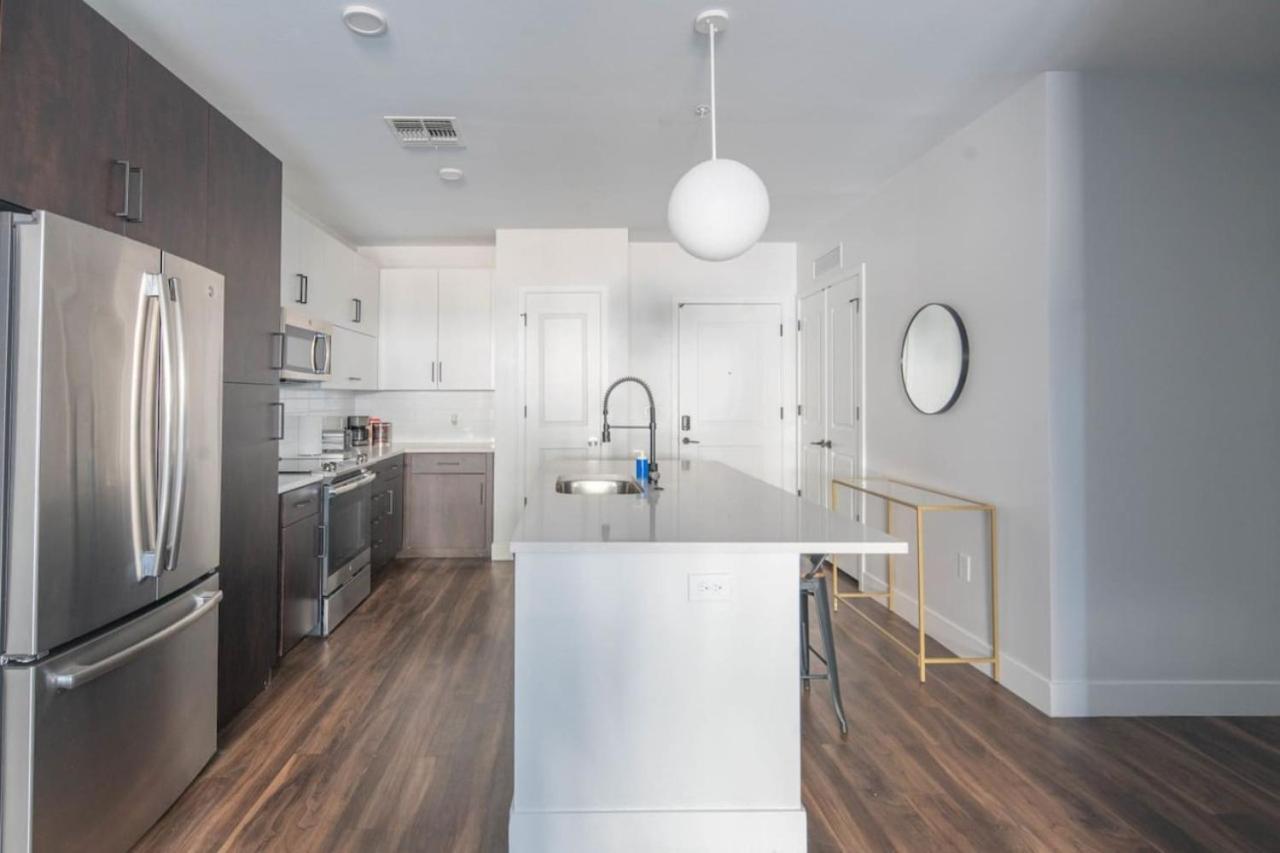 Stylish 1Bd - Pool, Gym, Parking, W-D - Sleeps 4 Apartment Tempe Exterior photo